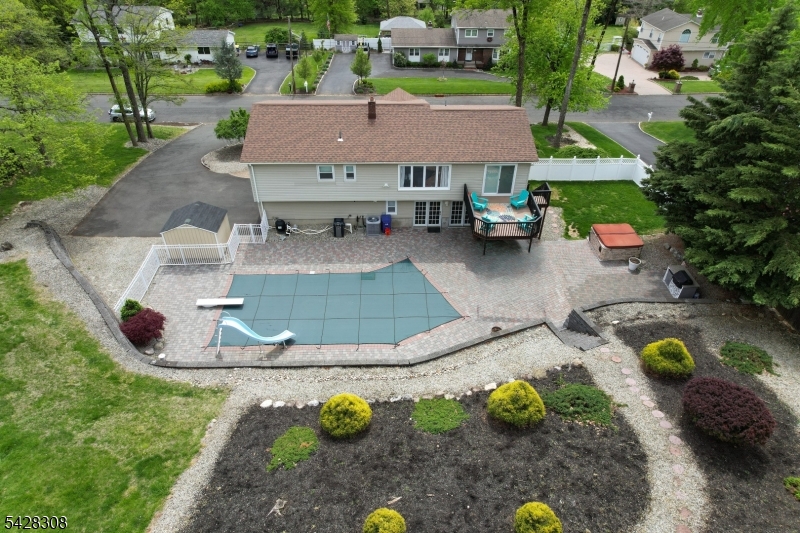 13 Forest Ln