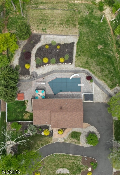 13 Forest Ln