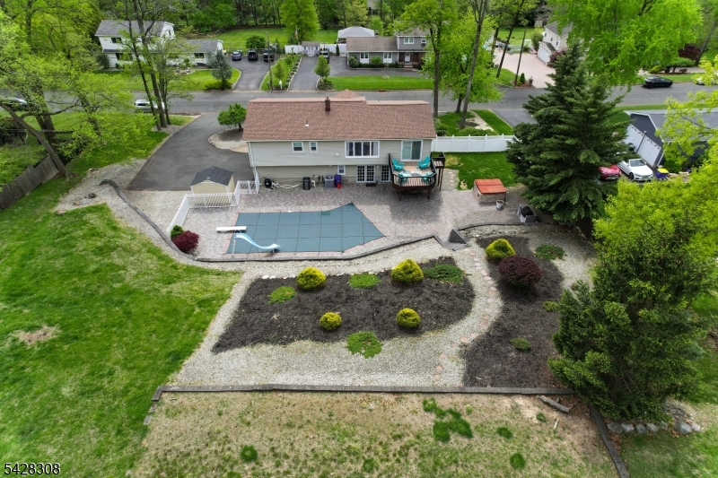 13 Forest Ln