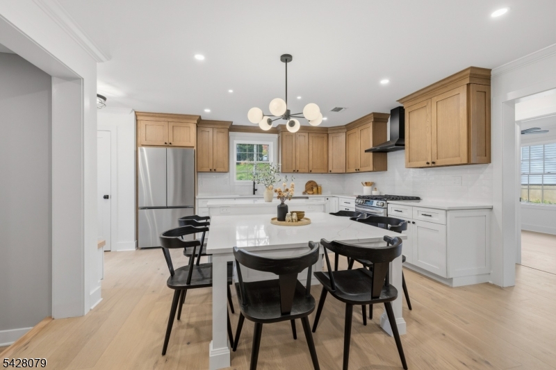 147 W Glen Rd