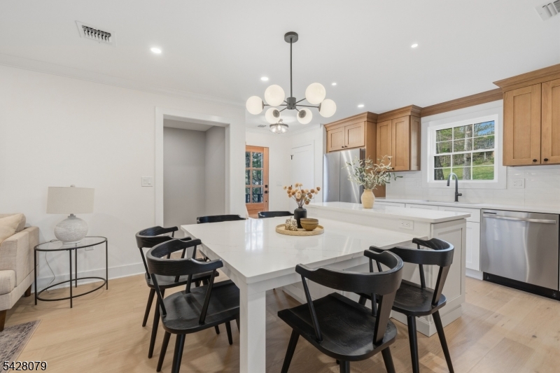 147 W Glen Rd