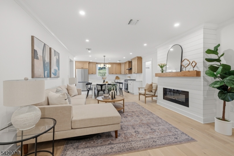 147 W Glen Rd