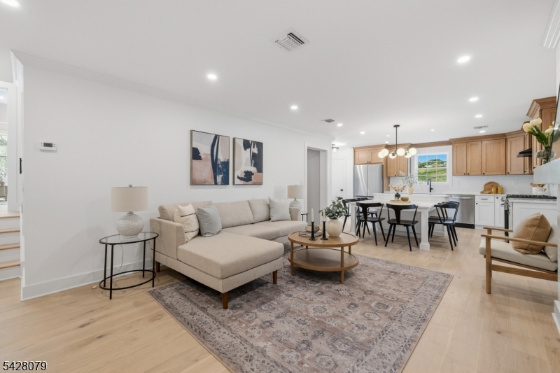 147 W Glen Rd
