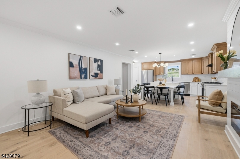 147 W Glen Rd