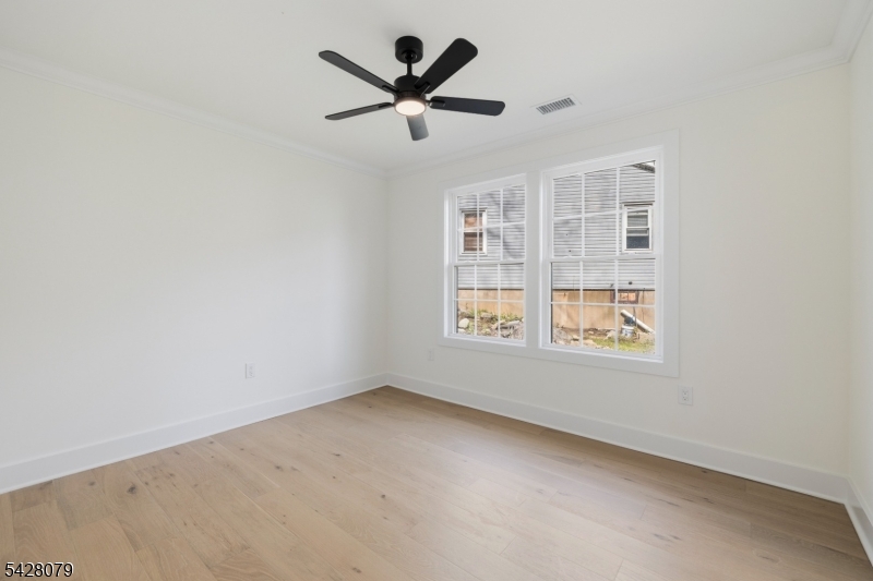 147 W Glen Rd