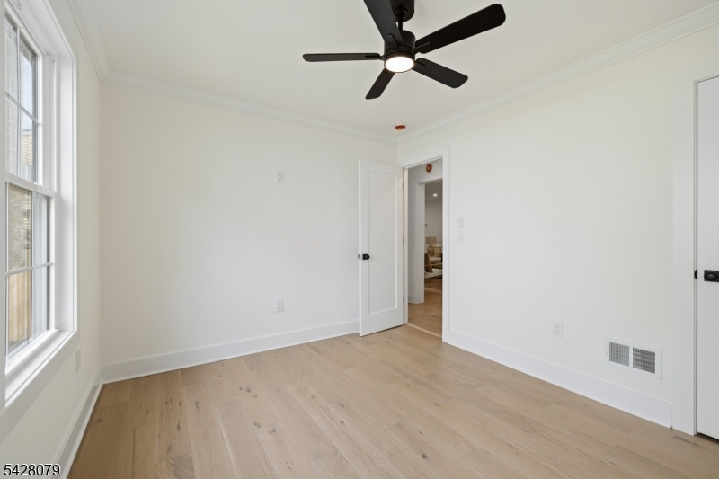 147 W Glen Rd
