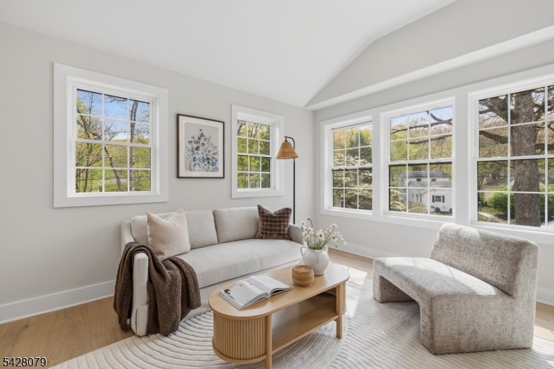 147 W Glen Rd