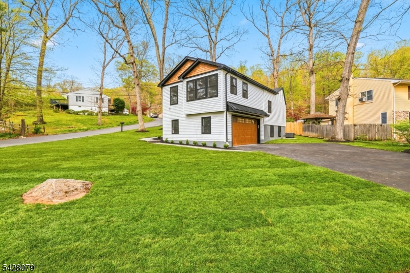 147 W Glen Rd