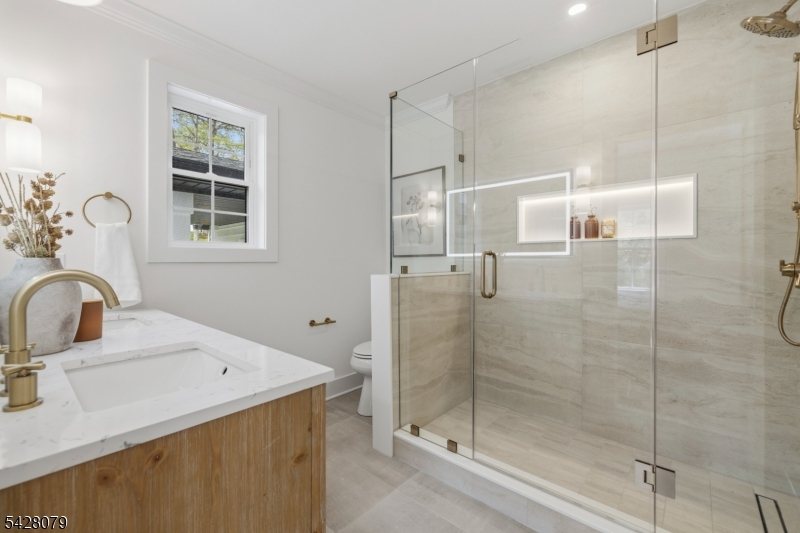 147 W Glen Rd