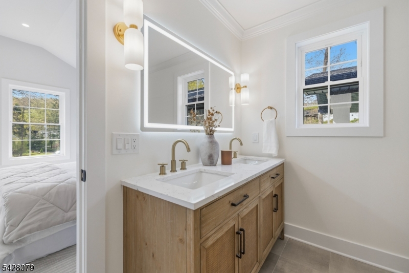 147 W Glen Rd