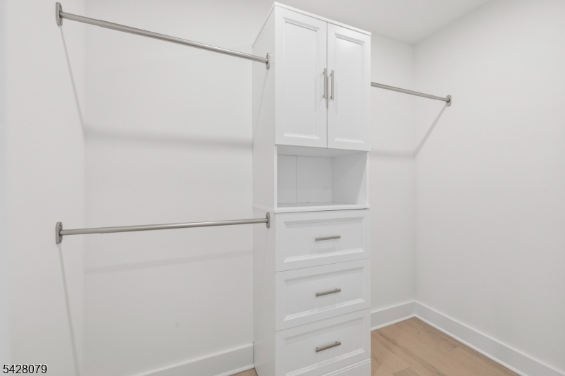 147 W Glen Rd