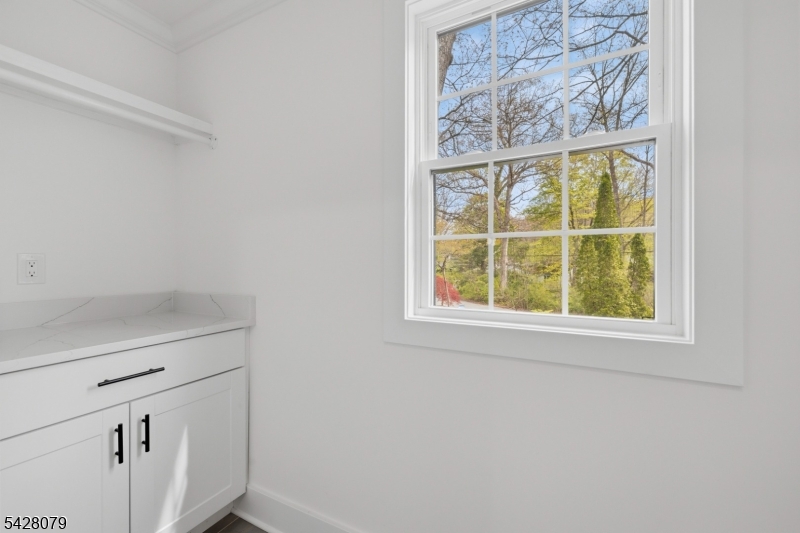 147 W Glen Rd