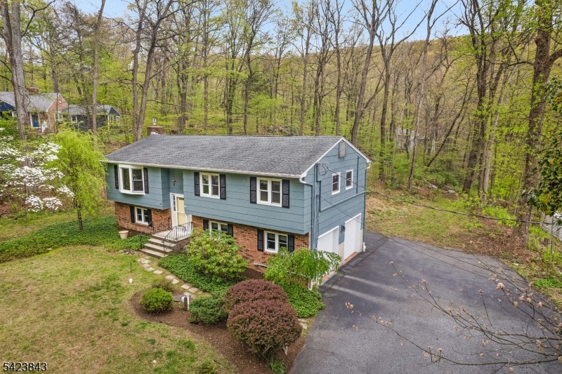 26 TAMARACK RD.