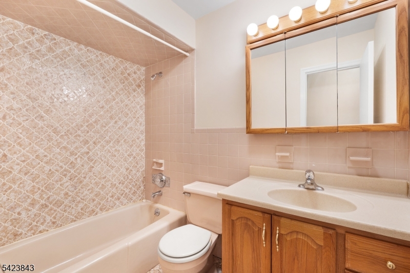 26 TAMARACK RD.