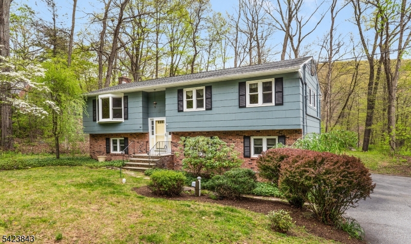 26 TAMARACK RD.
