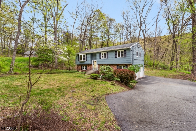 26 TAMARACK RD.