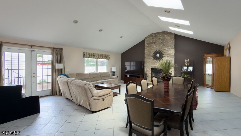 28 Noel Dr