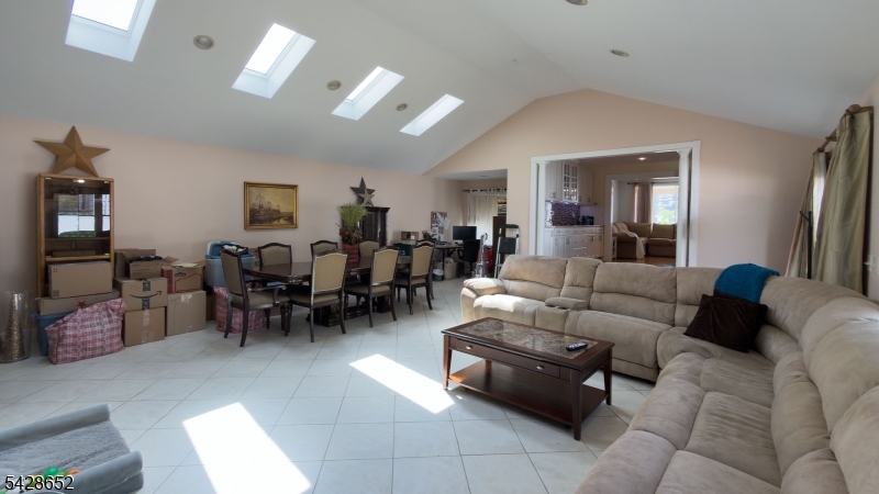28 Noel Dr