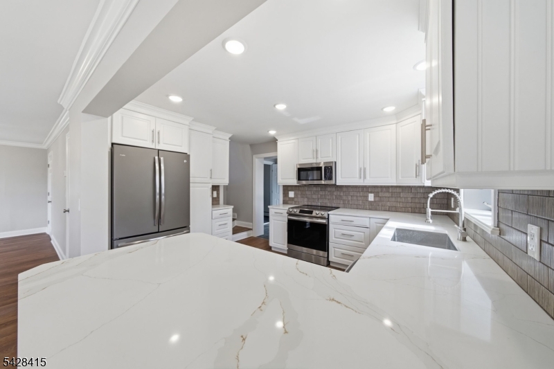 4 Hillside Rd