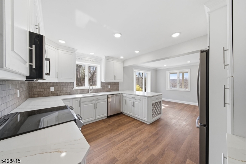 4 Hillside Rd