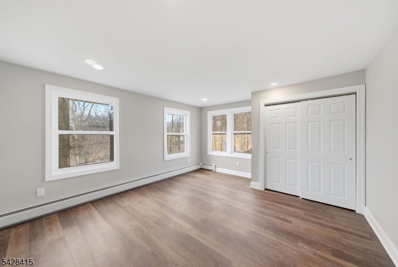 4 Hillside Rd