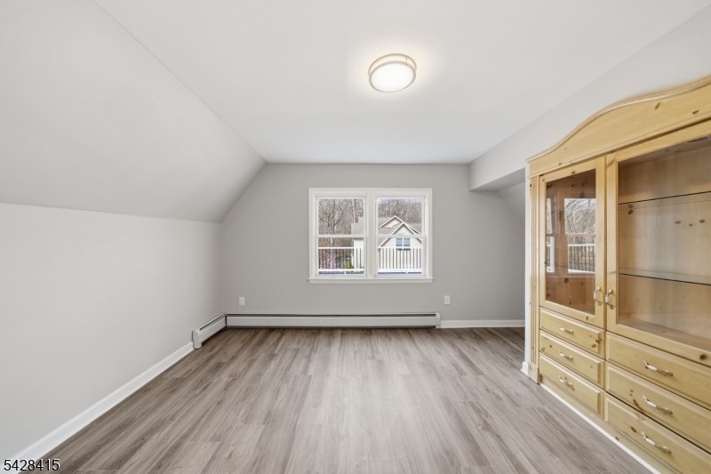 4 Hillside Rd