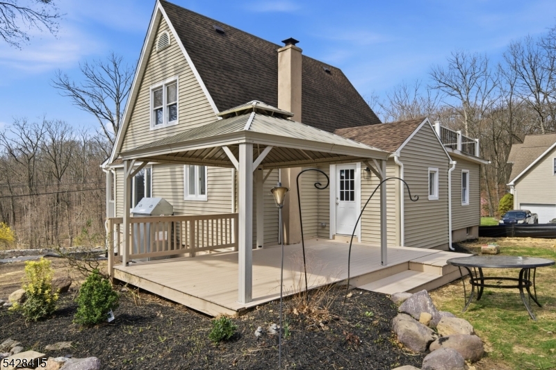 4 Hillside Rd