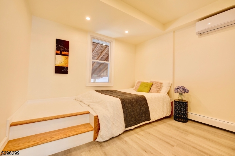 58 Zeliff Ave