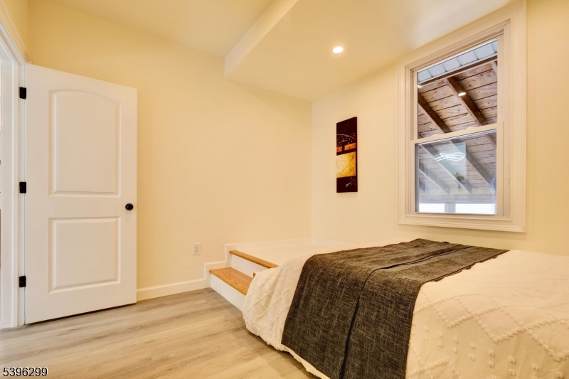 58 Zeliff Ave