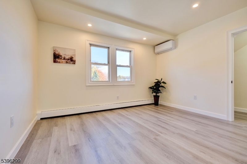 58 Zeliff Ave