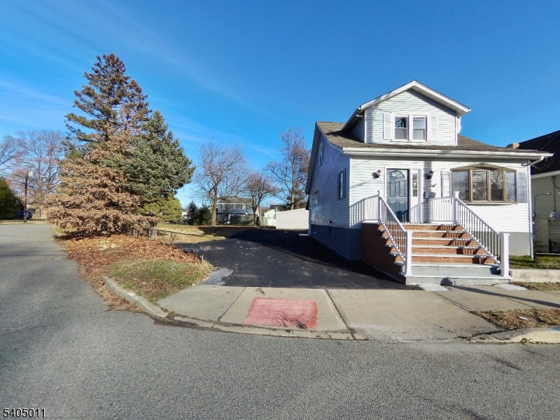 58 Zeliff Ave