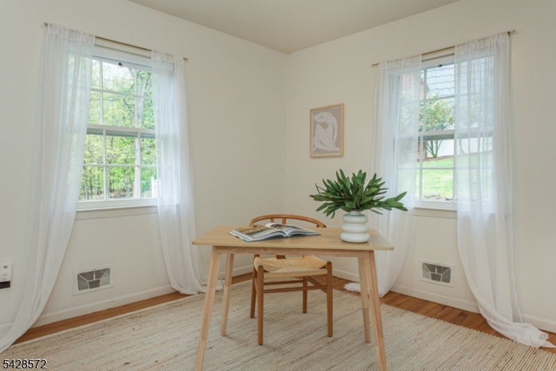 5 Robin Hill Rd