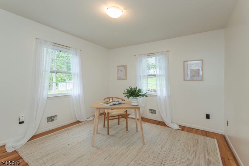 5 Robin Hill Rd