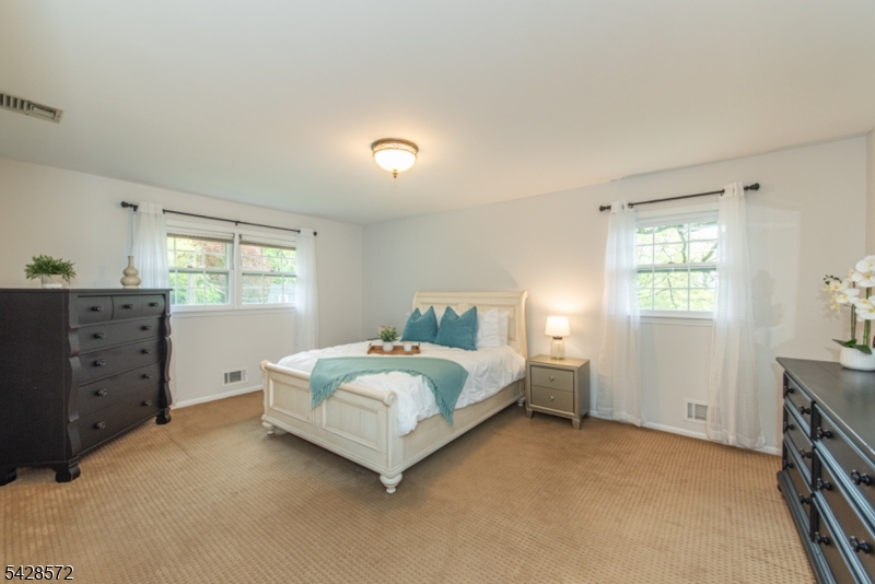 5 Robin Hill Rd