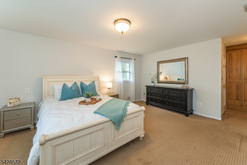 5 Robin Hill Rd