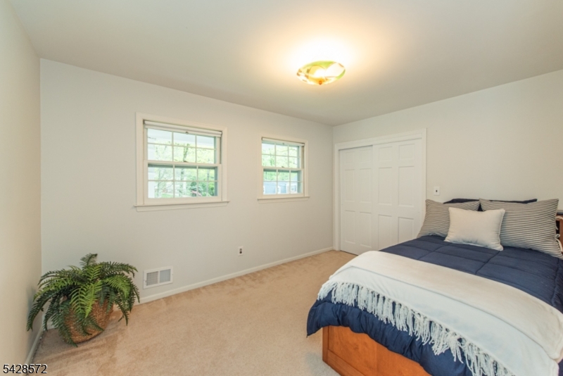 5 Robin Hill Rd