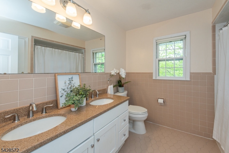 5 Robin Hill Rd