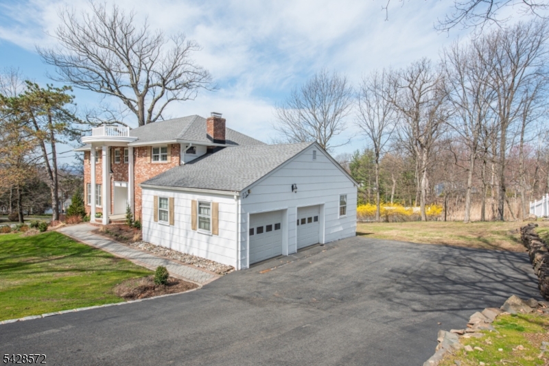 5 Robin Hill Rd