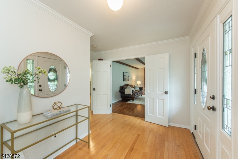 5 Robin Hill Rd