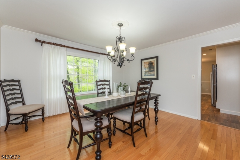 5 Robin Hill Rd