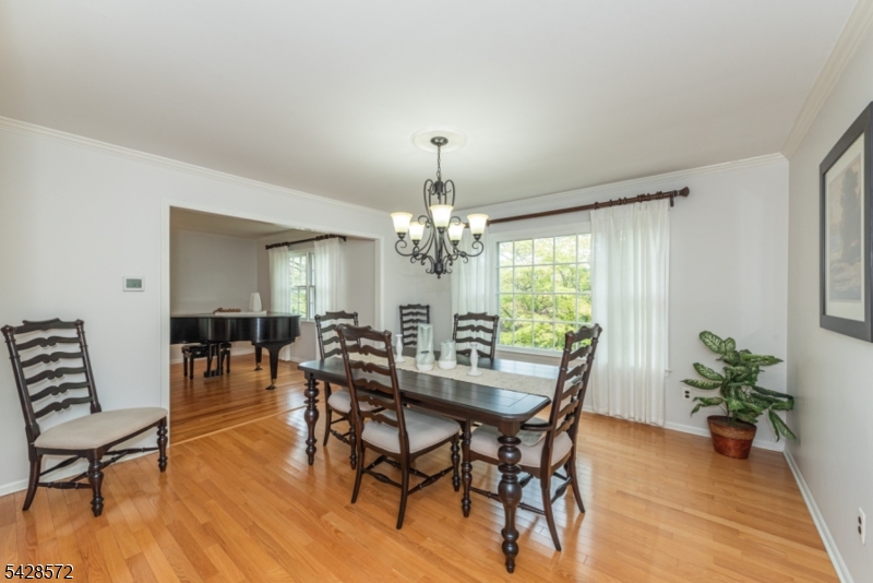 5 Robin Hill Rd