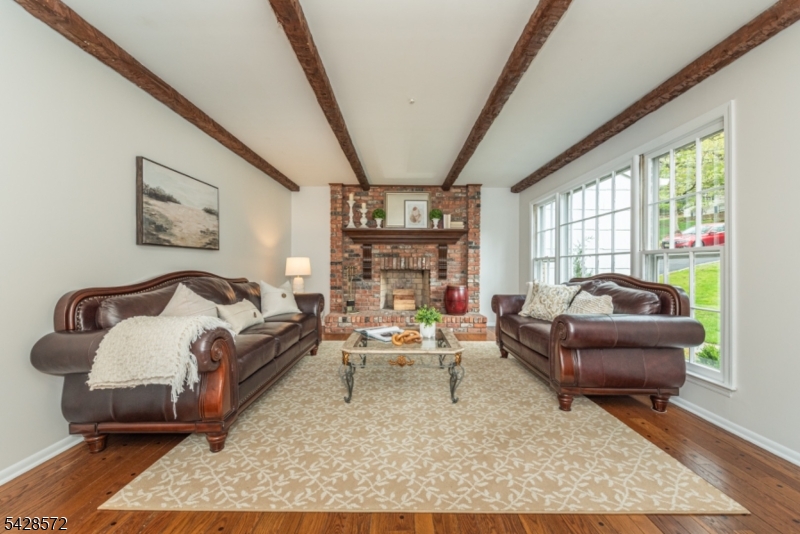 5 Robin Hill Rd