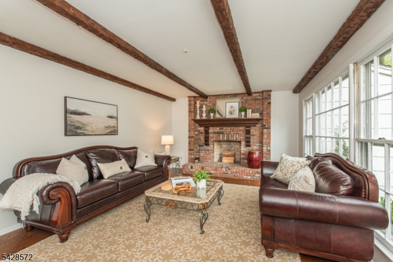 5 Robin Hill Rd