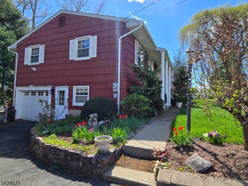 3 Perrelli Ln