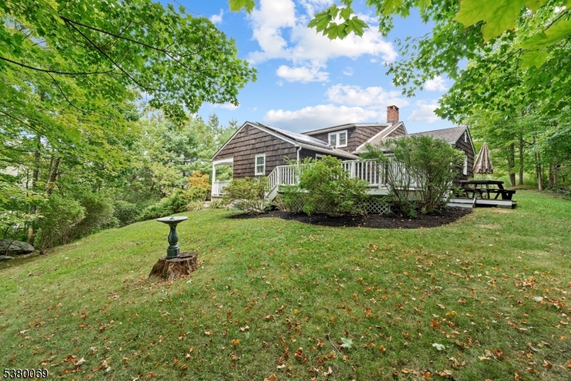 2 Bell St