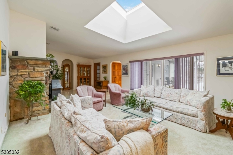 6 Seabert Ln