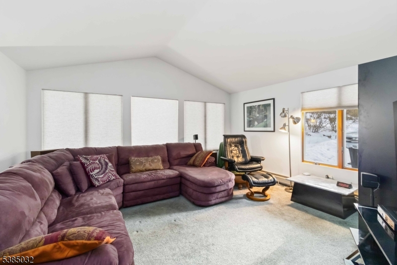 6 Seabert Ln