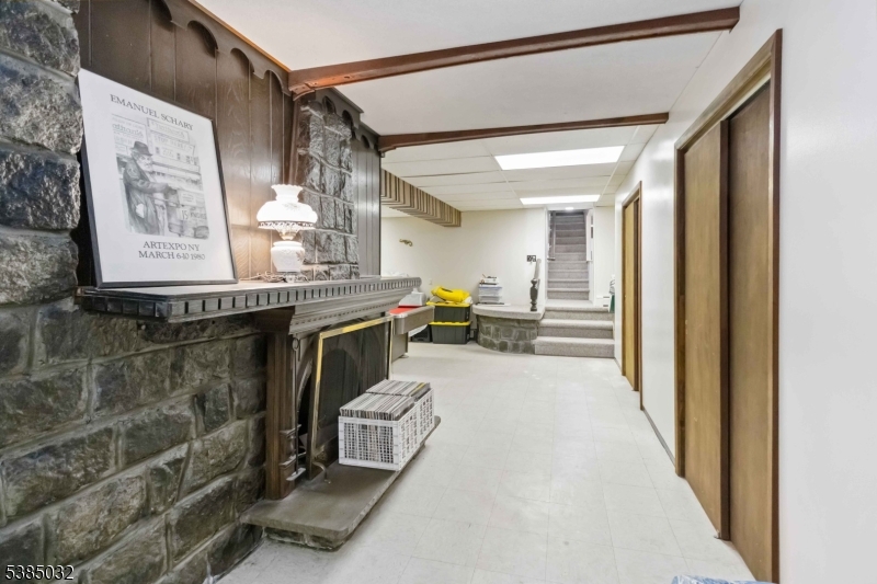 6 Seabert Ln