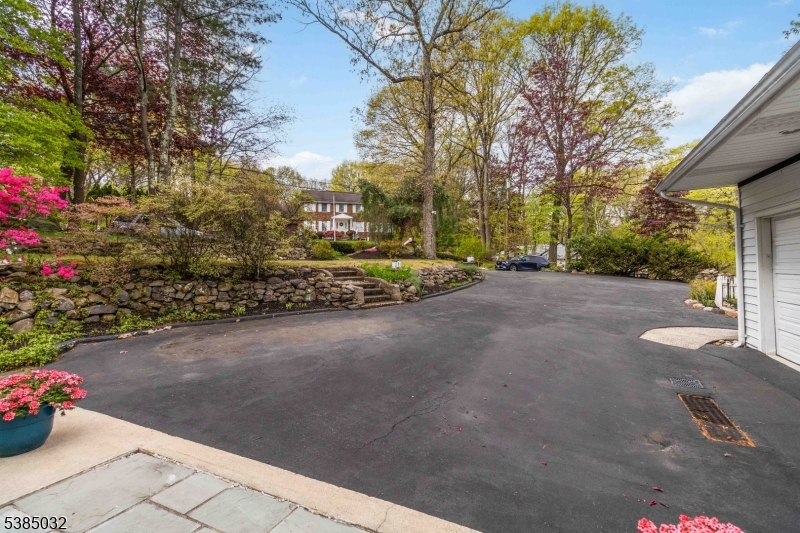 6 Seabert Ln