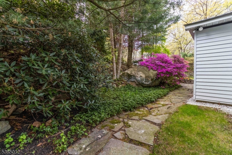 6 Seabert Ln